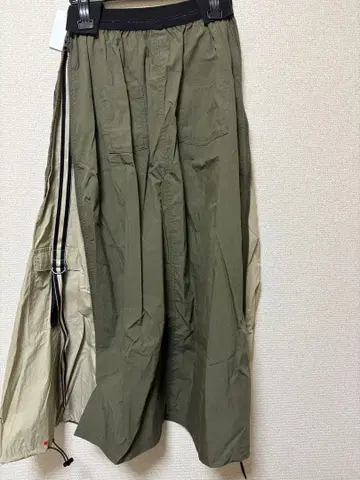 새상품 이번 시즌 완판템 라슈드 사이드 지퍼 라인 스커트 카키