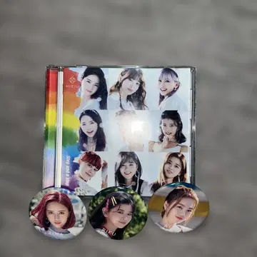 NIZIU 데뷔 싱글 [ Step and a step ] & 캔 배지