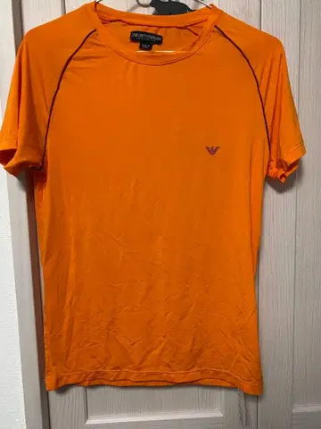 Emporio Armani 오렌지 T셔츠 S사이즈