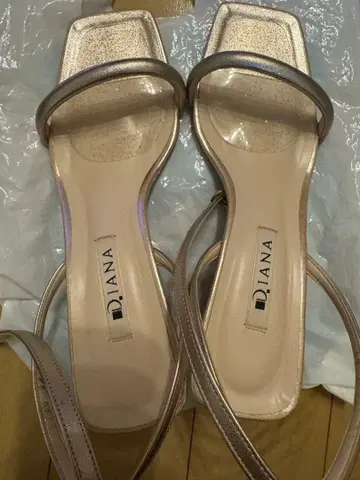 Diana 골드 스트랩 샌들 약 6cm 힐