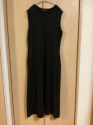 DAMA Collection 블랙 슬리브리스 롱 원피스