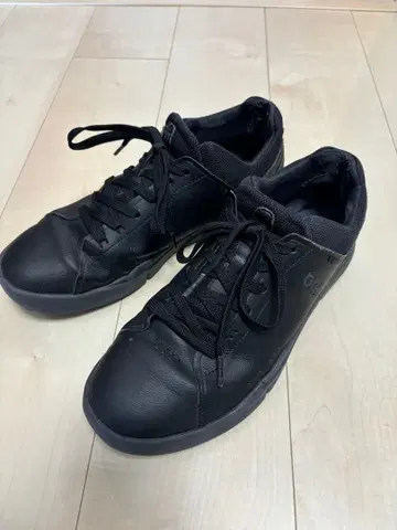 on - The Roger Advantage 27.5cm