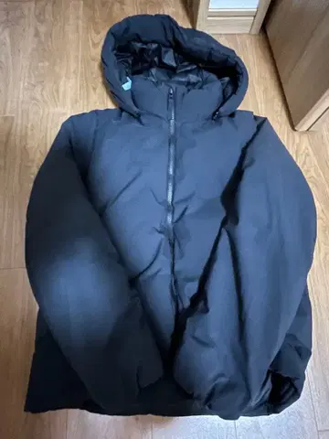 UNIQLO 블랙 심리스 다운 자켓 M