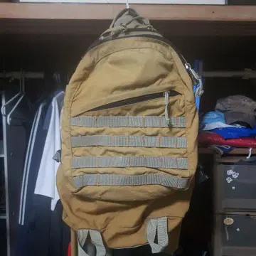 카키 밀리터리 스타일 백팩