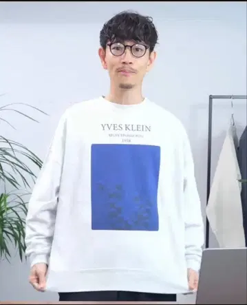 이브 클라인 맨투맨