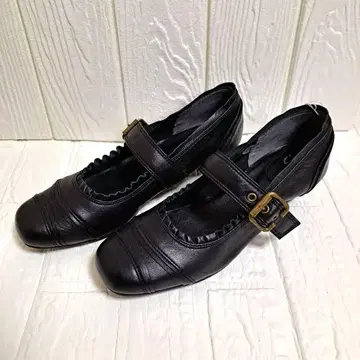 미사용 새상품 ing 스트랩 벨트 펌프스