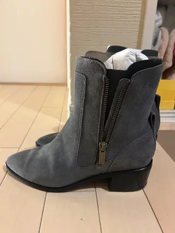 그레이 스웨이드 숏부츠