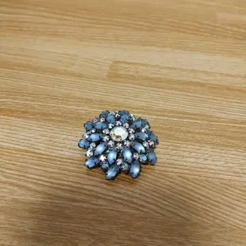 파란색 계열 꽃 모양 크리스탈 브로치