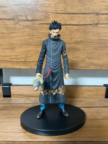 원피스 트라팔가 로 피규어 새상품급