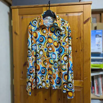 70s풍 컬러풀 물방울 패턴 빅 옷깃 디자인 셔츠