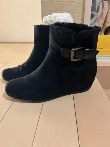 블랙 스웨이드 웨지 힐 숏부츠