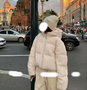 화이트 다운 자켓 여성용 화이트 곰 모티브 중고