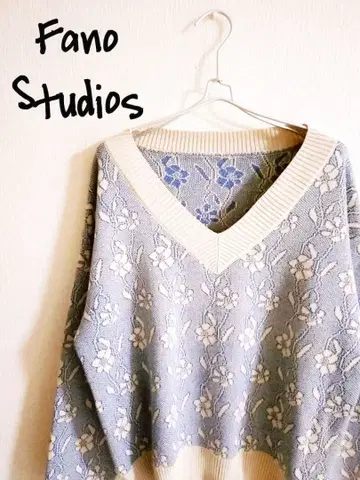 D222287 Fano Studios V넥 꽃무늬 자카드 패턴 니트