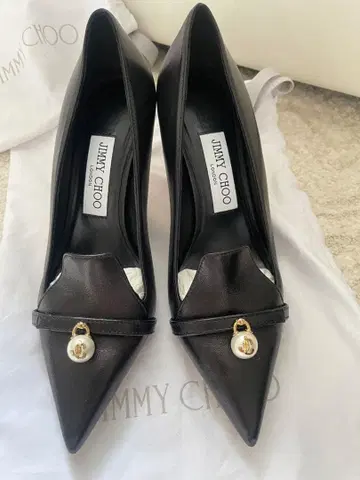 JIMMY CHOO 블랙 하이힐 펌프스