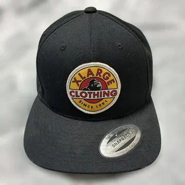 XLARGE 블랙 스냅백 캡