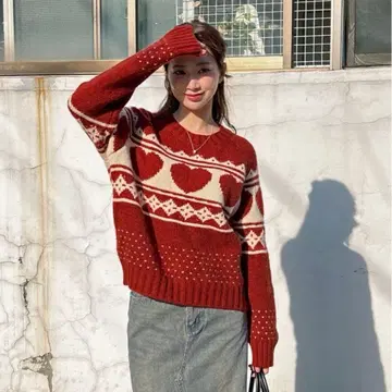 하트 무늬 빨간색 니트 스웨터 긴팔
