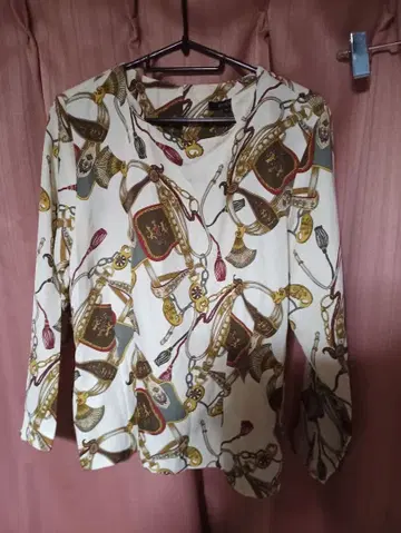 ROPE 모 H사 계열 스카프 패턴 골드 체인 프린트 긴팔 셔츠