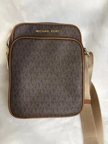 MICHAEL KORS 브라운 숄더백