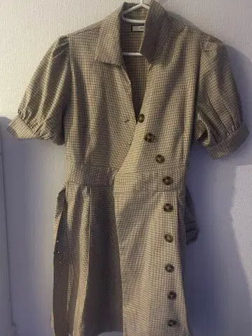 체크 무늬 반팔 미니 원피스