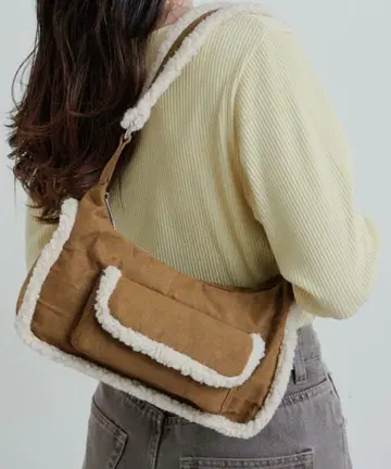 무스탕 원 핸들 백