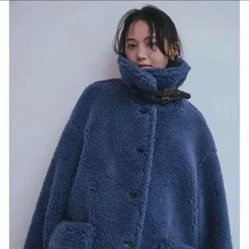 andequal 스탠드 넥 보아 코트 BLUE