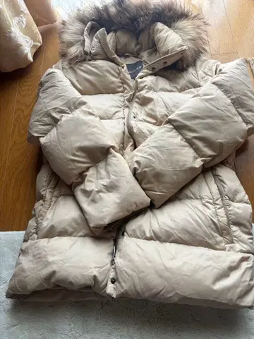 Duvetica 베이지 다운 자켓 사이즈 40