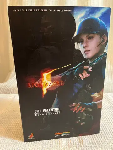 핫토이즈 바이오하자드 5 피규어 질 발렌타인 (BSAA판)