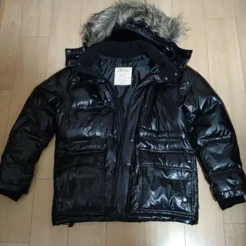 유니클로 프리미엄 다운 자켓 L 사이즈