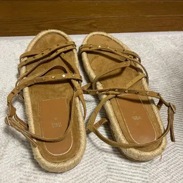 브라운 스웨이드 스터드 샌들