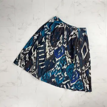 트랜스워크 턱 플레어 스커트 올 패턴 멀티 컬러 사이즈 38*SC480