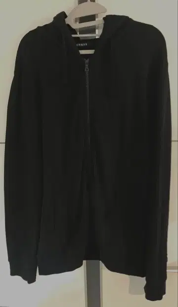 새상품급!! GUESS 집업 후드티 블랙