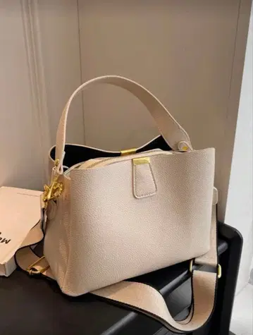 베이지 가죽 숄더백