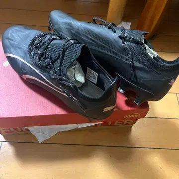 PUMA 블랙 축구화 FG