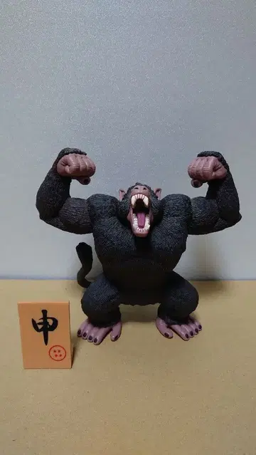 드래곤볼 대원숭이 피규어