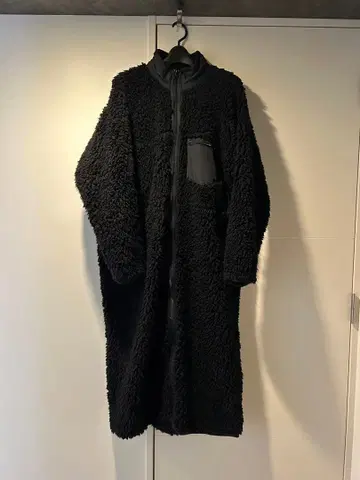 메종 에우레카 롱 플리스 코트 블랙