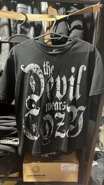 COZY WORLDWIDE 티셔츠 블랙