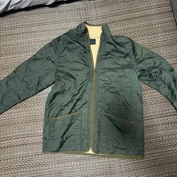 올리브 그린 나일론 자켓