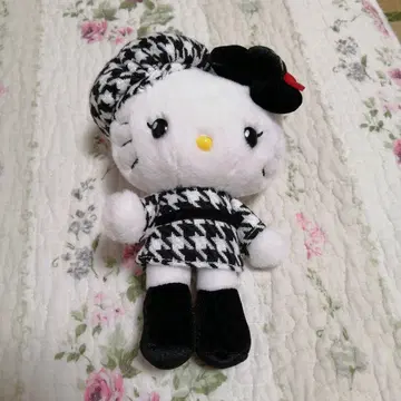 헬로키티 흑백 체크 무늬 봉제 인형