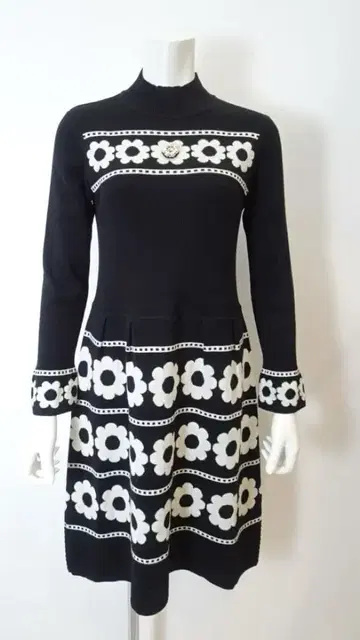 슈퍼뷰티 2025년 가을/겨울 꽃무늬 자카드 편직 니트 원피스