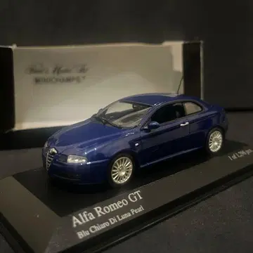 MINICHAMPS 1/43 Alfa GT 2003