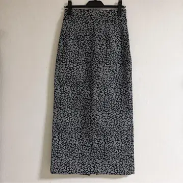 미사용 AZUL by moussy 레오파드 자카드 타이트 스커트