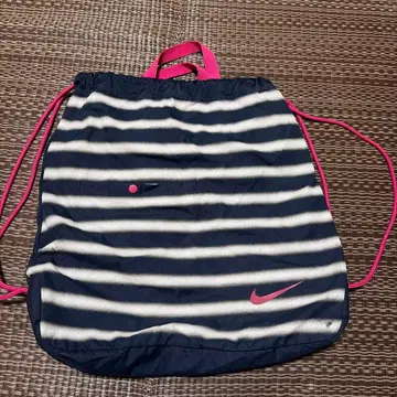 나이키 드로우 스트링 백 네이비/스트라이프