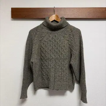 RIVE DROITE [리브 드와] 터틀넥 케이블 니트