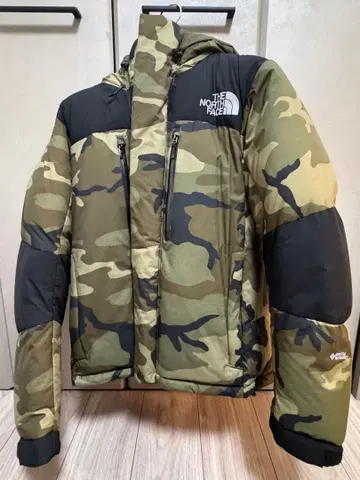 THE NORTH FACE 카모플라쥬 다운 자켓