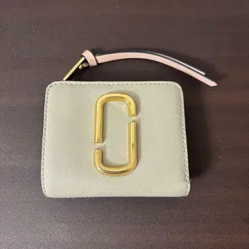 마크 제이콥스 이단 접이식 지갑 베이지