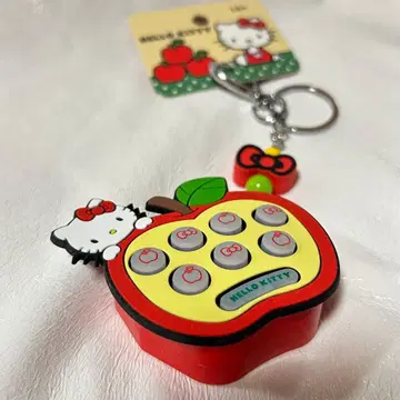 새상품 헬로키티 사과 모양 키링 소리 있음