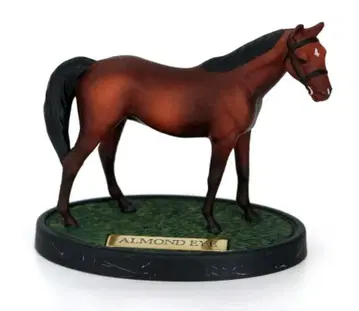 삼관마 아몬드 아이 말 피규어