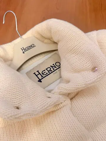 HERNO 화이트 다운 시착만 한 상품! 새상품급