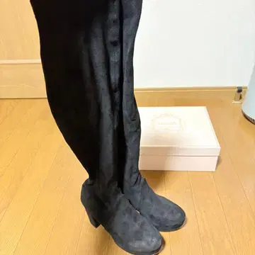 [ 새상품급 ] 미셸 마카롱 초슬림 레그 니하이 부츠 블랙