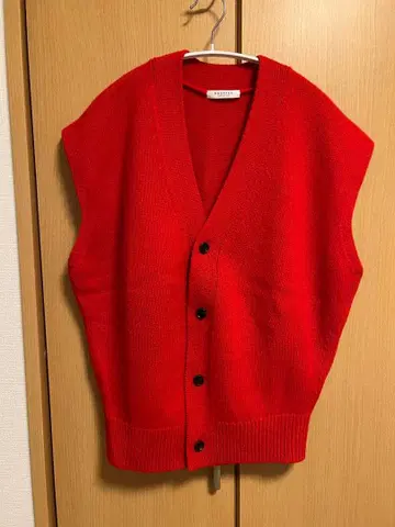 [ MACPHEE ] 레드 라무 캐시미어 V넥 베스트